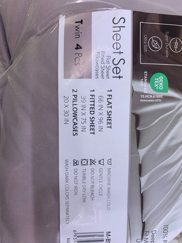 NIP LIGHT PURPLE SHEET SET.