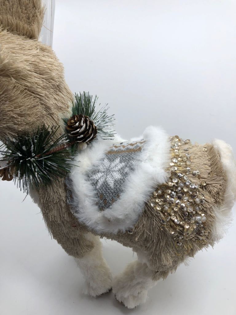 STRAW STANDING REINDEER.