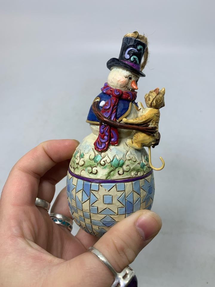 NIB JIM SHORE SNOWMAN W/ ORANGE CAT ORNAMENT.