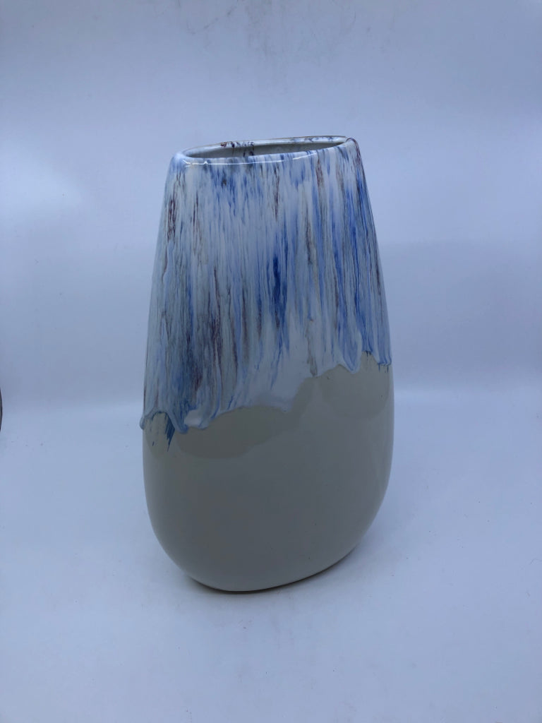 WIDE CREAM DRIP VASE W BLUE.
