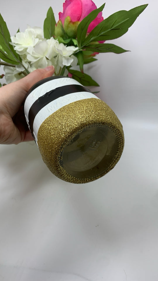 WHITE/PINK FAUX FLOWERS IN BLK/WHITE/GOLD MASON JAR.