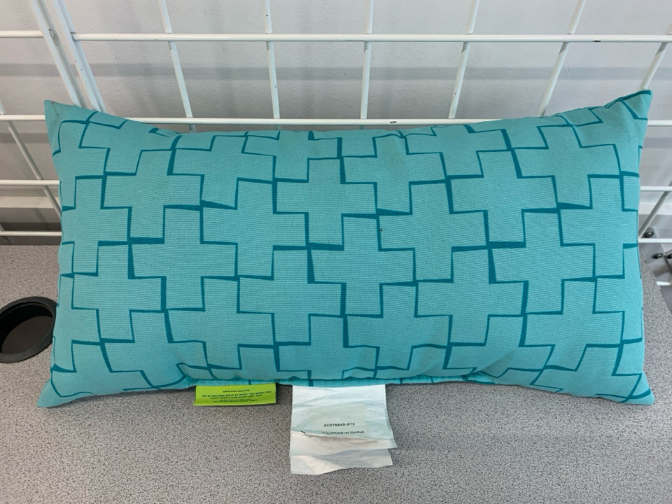 TEAL GEOMETRIC THROW PILLOW.