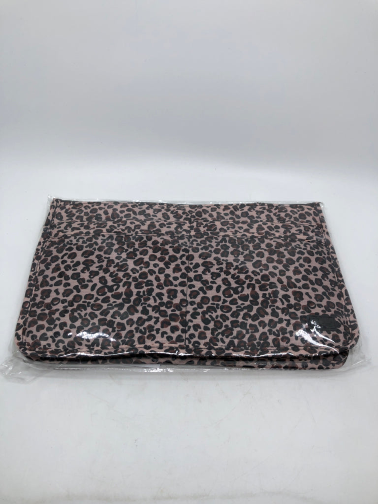 NIP PERIEA CHEETAH PRINT HANDBAG ORGANIZER.