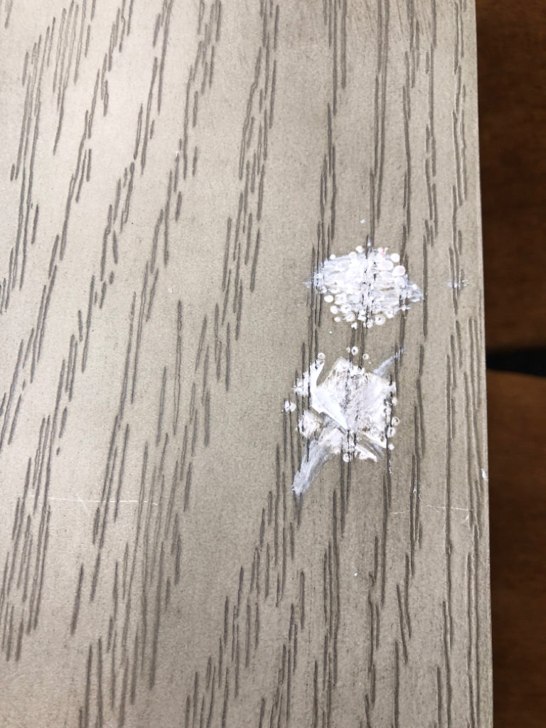 GRAY 3 DRAWER DRESSER *SCRATCHED.