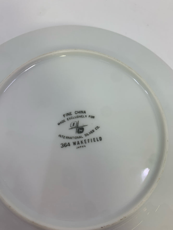 4 WAKEFIELD BREAD PLATES W/WHITE TEXTURED DETAIL.