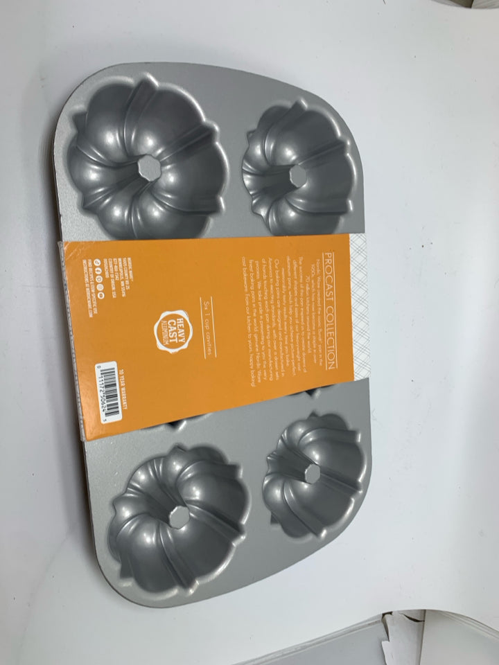 NIP BUDNTLETTE CAKE PAN.