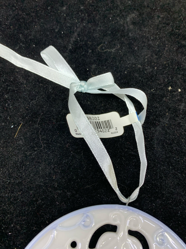 CERAMIC WHITE BLUE EDGE CIRCLE ORNAMENT.