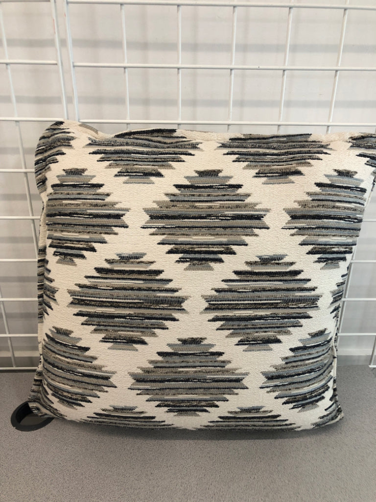 BLUE & CREAM GEOMETRIC ACCENT PILLOW.
