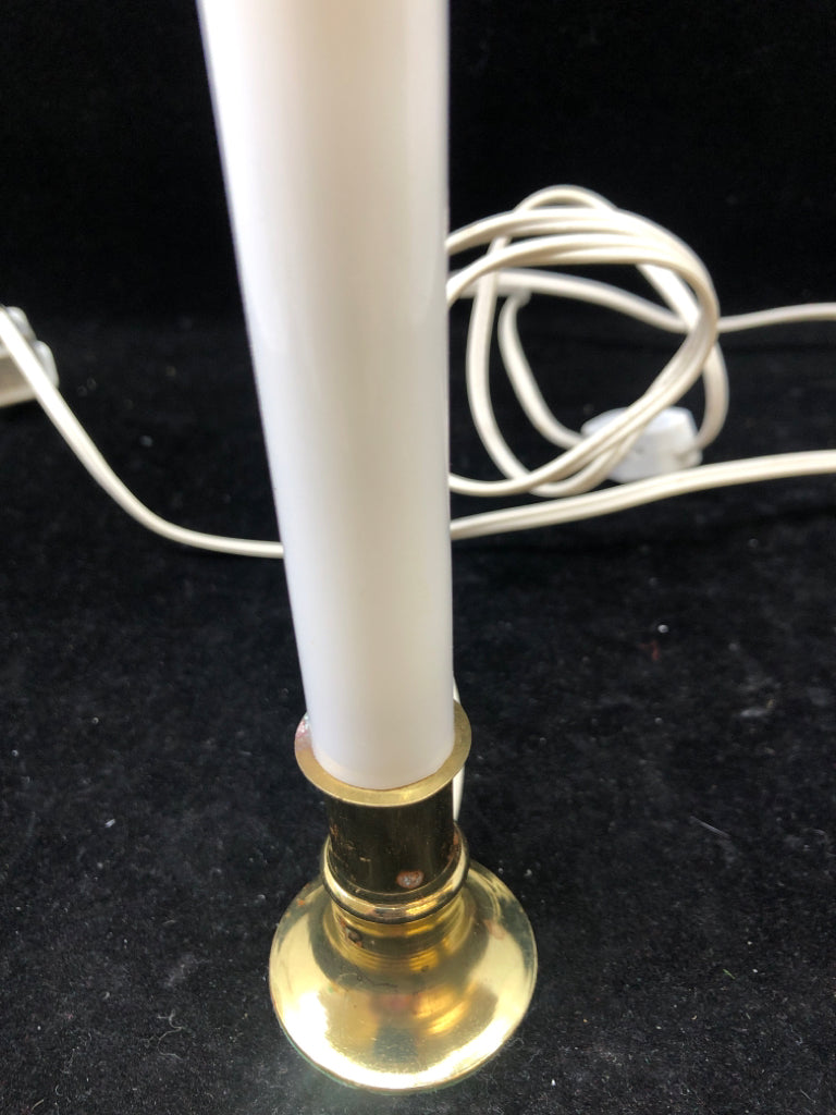 WHITE PLUG IN WINDOW CANDLE.