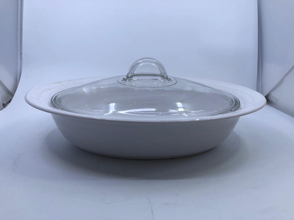 LARGE OVAL VINE EMBOSSED RIM CASSEROLE DISH W LID.