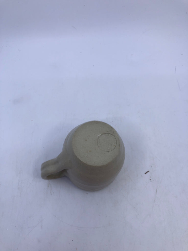 POTTERY MUG W BLUE FLOWER.