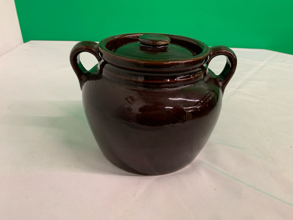 BROWN STONEWARE COVERED BEAN POT.