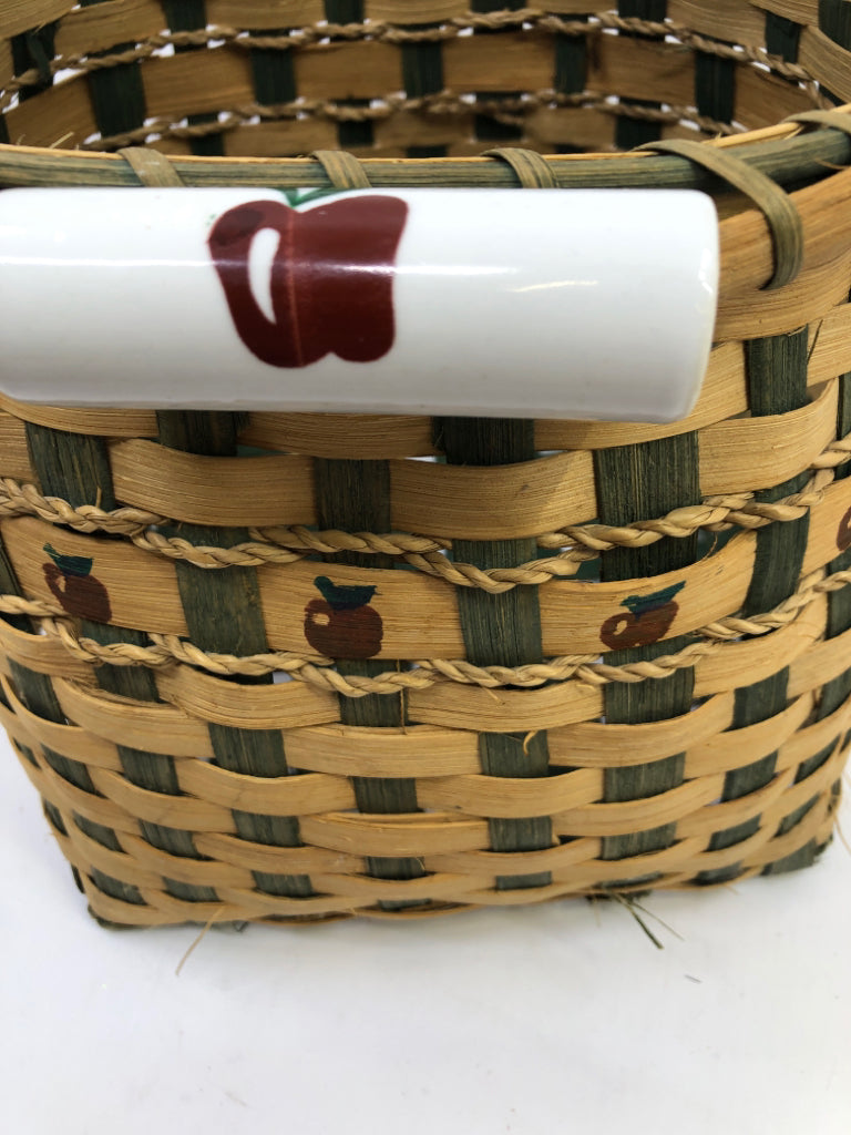 BLONDE/GREEN APPLE WEAVE BASKET WITH CERAMIC WHITE/APPLE HANDLES.
