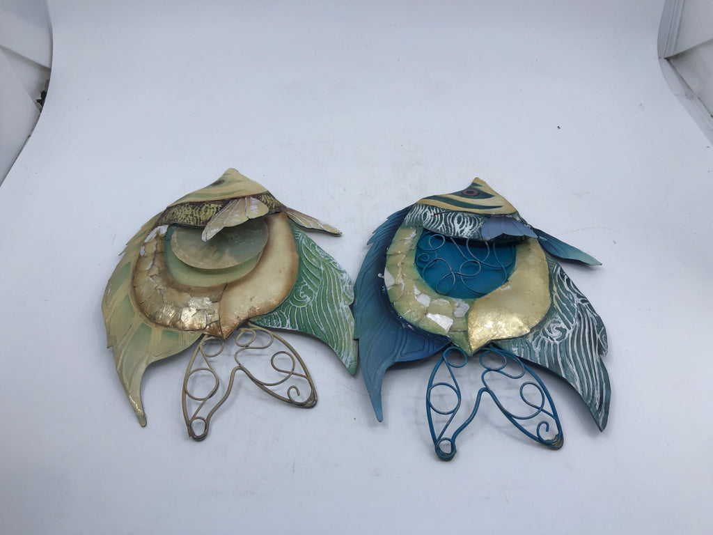 2 SMALL METAL WALL HANGING FISH.