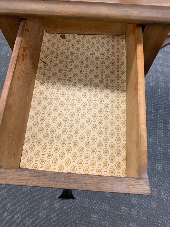 VTG WOOD VANITY W/ 4 DRAWERS W/ LINERS ON WHEELS FOLDABLE MIRROR.