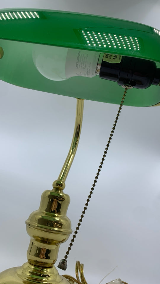 GOLD BANKERS LAMP W/GREEN GLASS SHADE.