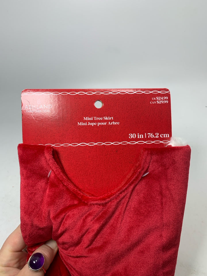 NIP ASHLAND RED/WHITE MINI TREE SKIRT.