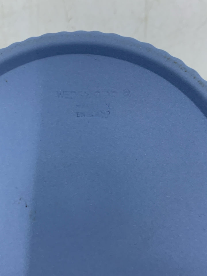 CIRCLE JASPERWARE W/ RIBBED SIDES.