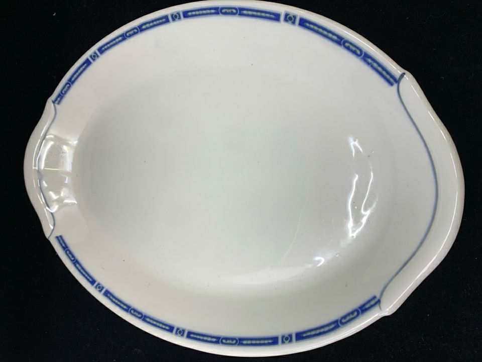 LARGE OVAL WHITE BLUE TRIM PLATTER WARWICK.
