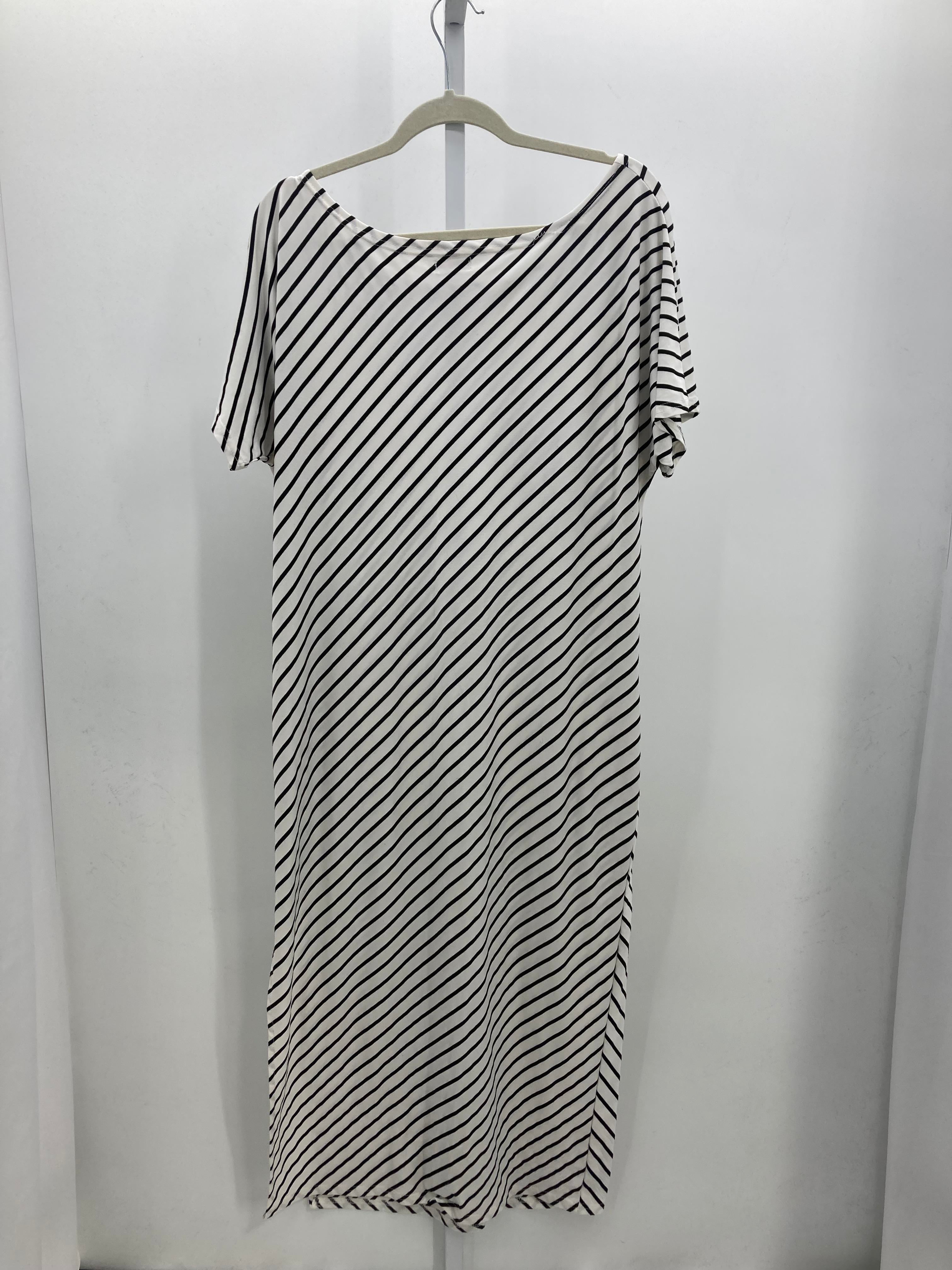 Size Large Misses Short Sleeve Dress