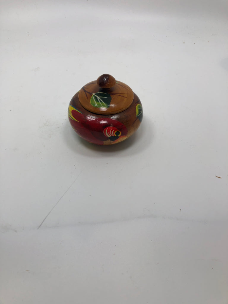 SMALL WOOD BOX W/PAINTED PARROT.