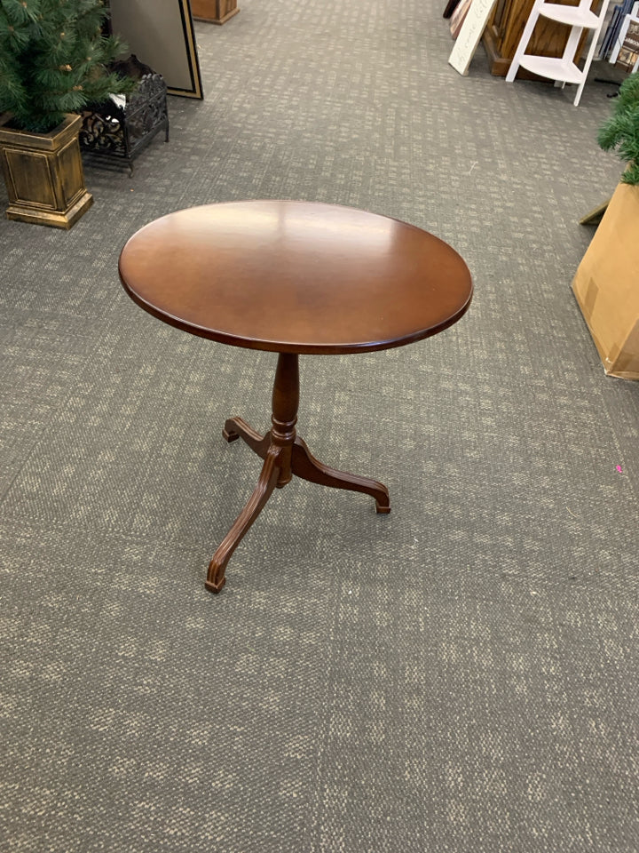 DARK WOOD OVAL FLIP DOWN TABLE THE BOMBAY COMPANY.