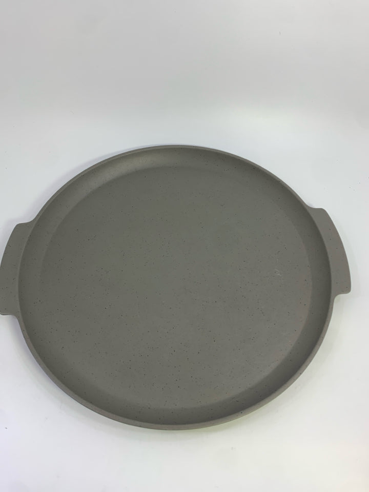 ROUND GRAY SPECKLED MELAMINE TRAY.