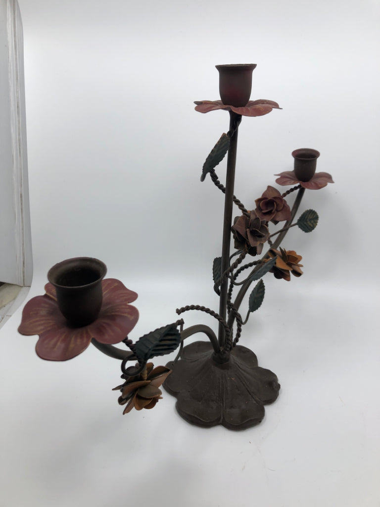 3 SECTION FLORAL METAL CANDLE HOLDER.