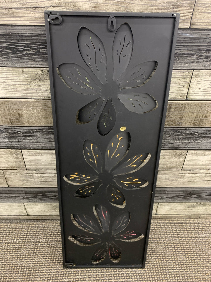 BROWN METAL FLOWER WALL ART.