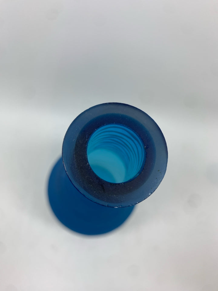 BLUE TEXTURED FROST VASE.