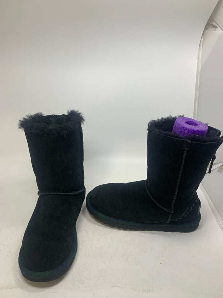 UGG Black Classic Short Rock Zip Up Boots W/ Plaid Trim