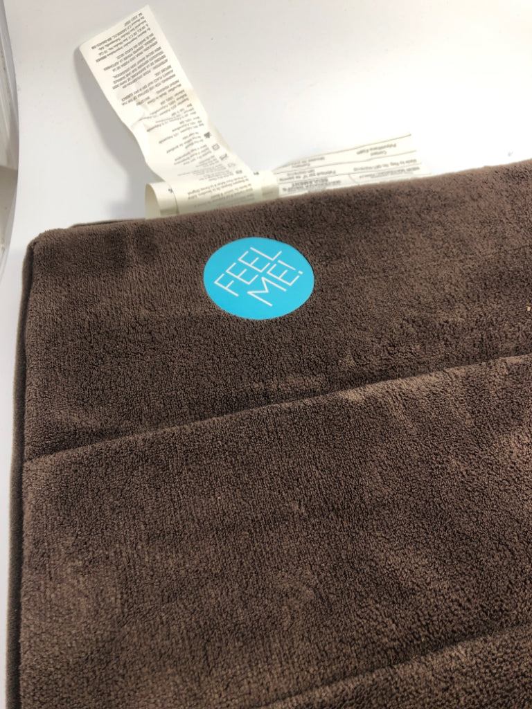 BROWN MEMORY FOAM BATH MAT.