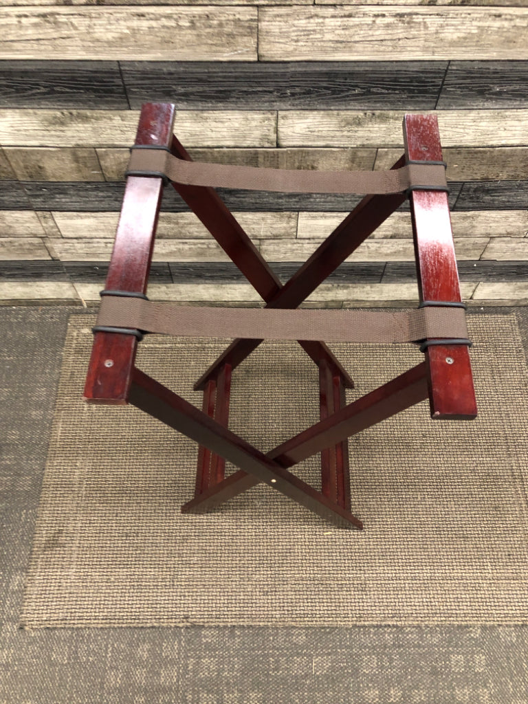 2 NEW STAR FOOD SERVICE TRAYS + DRK WOOD STAND.