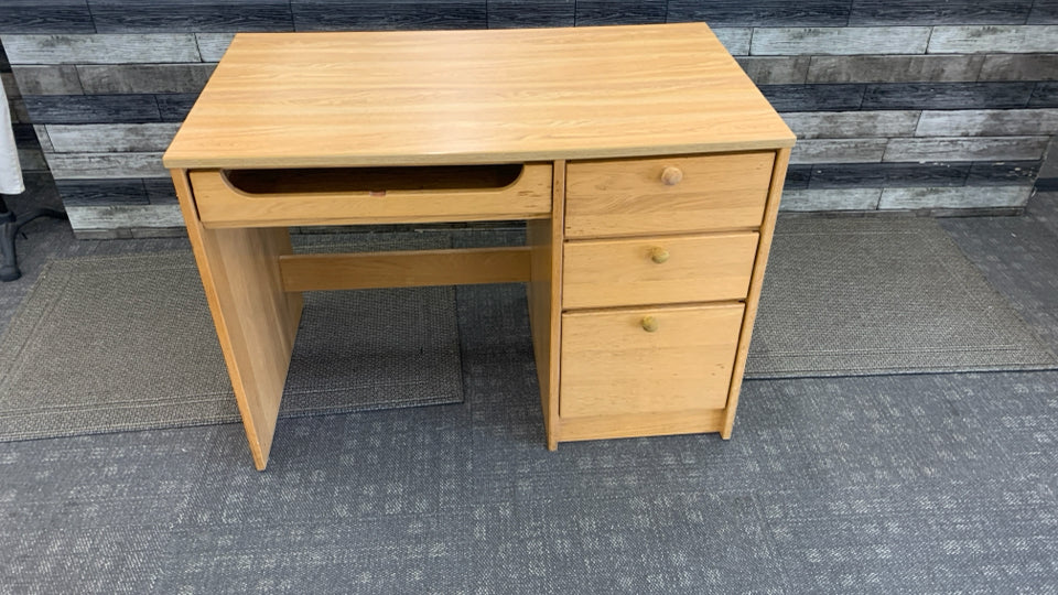 BLONDE 3 DRAWER DESK W/ KEYBOARD DRAWER HEAVY.