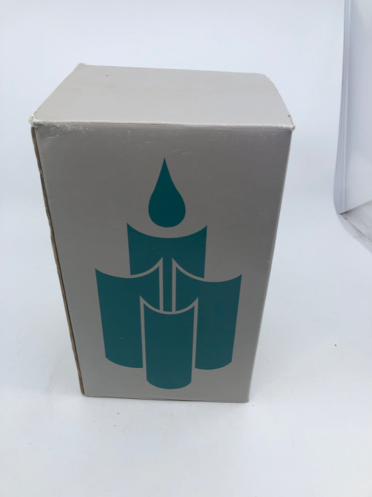 NIB PARTYLITE BAKERY CAROLERS TEA LIGHT HOLDER