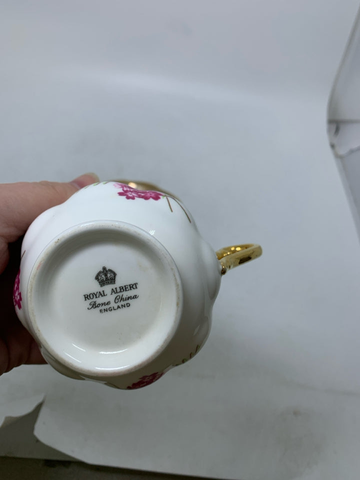 PINK FLOWERS W/ GOLD DETAILS TEACUP.