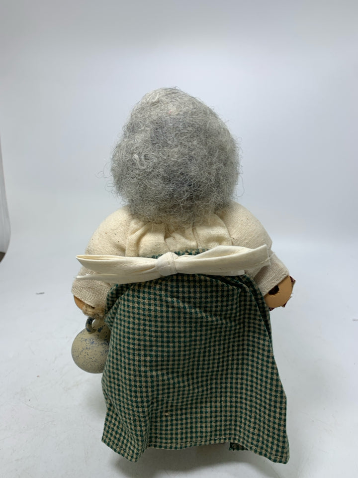 WOOD GRANDMA HOLDING POTTERY JUG GREEN PLAID DRESS LIZZIE HIGH DOLL.