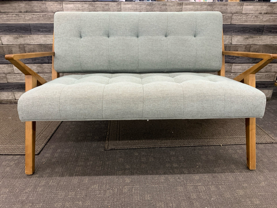 MODERN GRAY LOVE SEAT W/ANGLED ARMS.