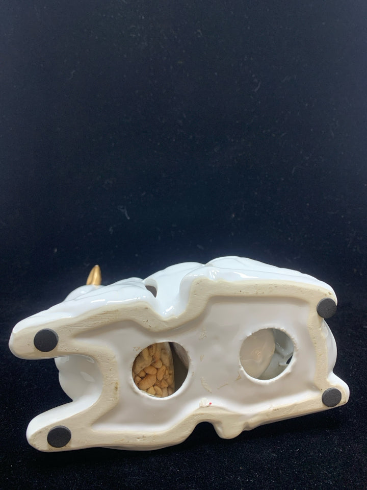 FAUX SUCCULENT IN WHITE CERAMIC GIRAFFE.