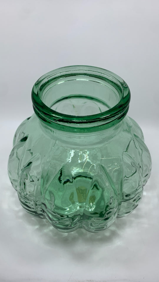 GREEN GLASS LARGE APOTHECARY JAR W/BUBBLE LID.