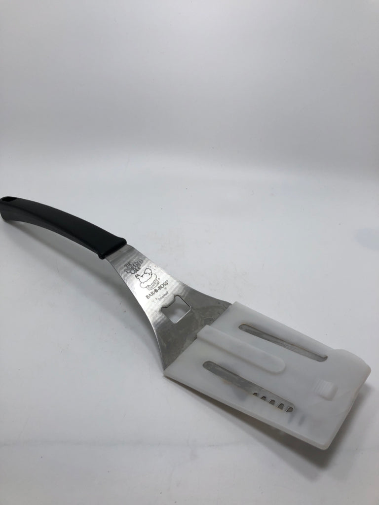 PAMPERED CHEF GRILL SPATULA.