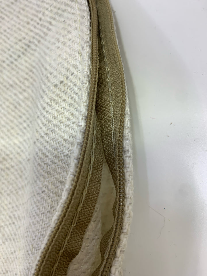 LIGHT GRAY LINEN BLEND PILLOW SHAM.