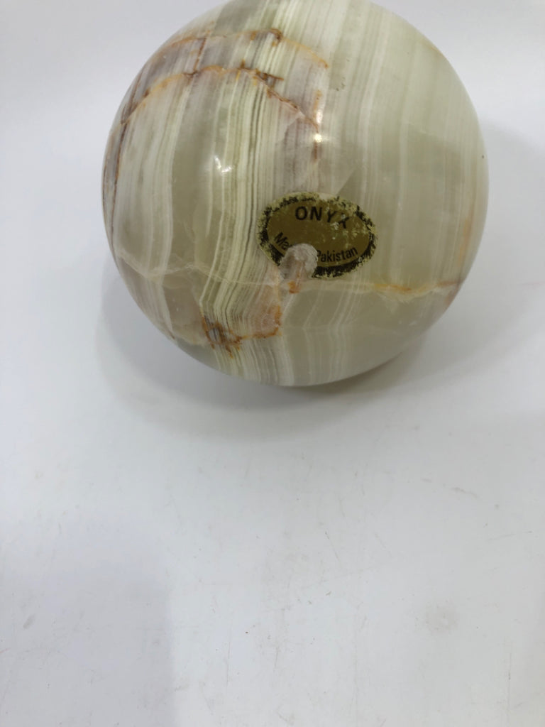 WHITE CREAM AND GREEN HUES SPHERE ONYX PAPER WEIGHT.