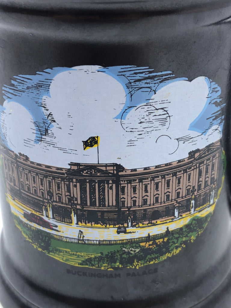 BUCKINGHAM PALACE BLACK MUG.