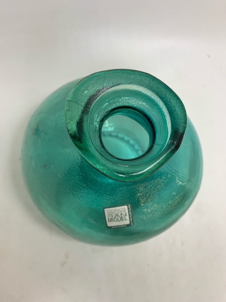TEAL BLOWN GLASS ROUND VASE.