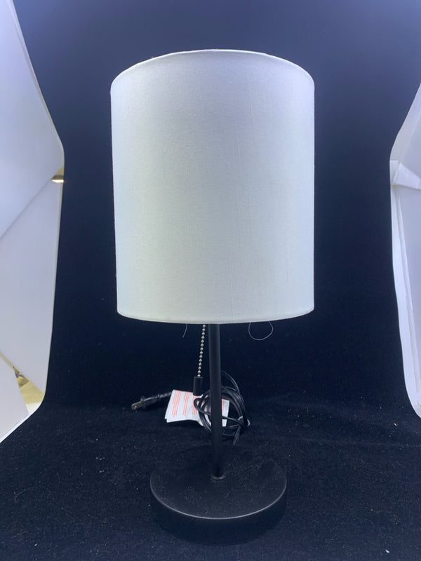 SMALL BLACK TABLE LAMP W/ WHITE SHADE.