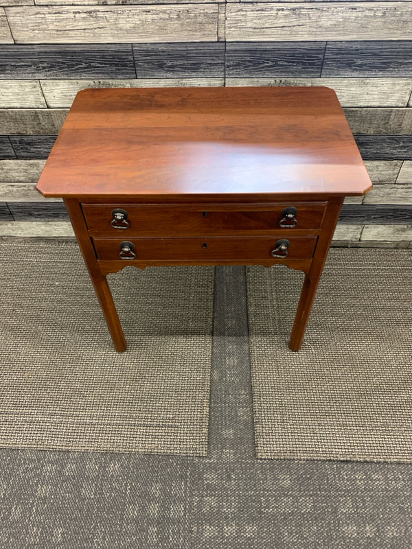 LEXINGTON FURNITURE INDUSTRIES WOOD 2 DRAWER SIDE TABLE (**NO KEY).