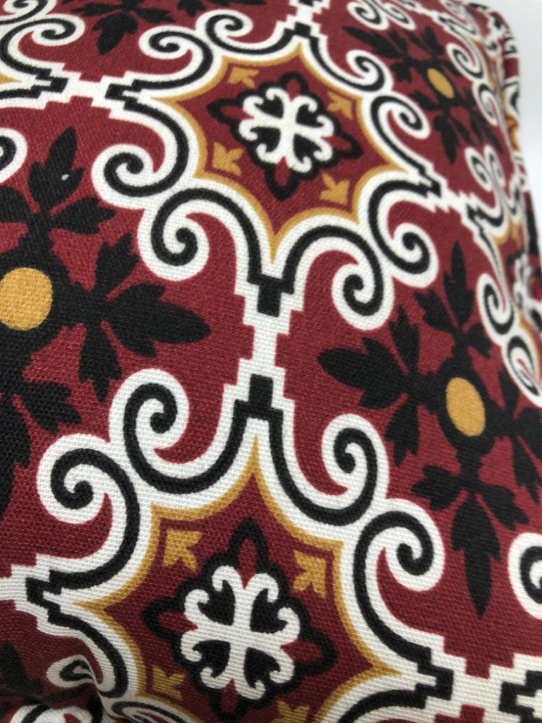 RED & GOLD ACCENT PILLOW.