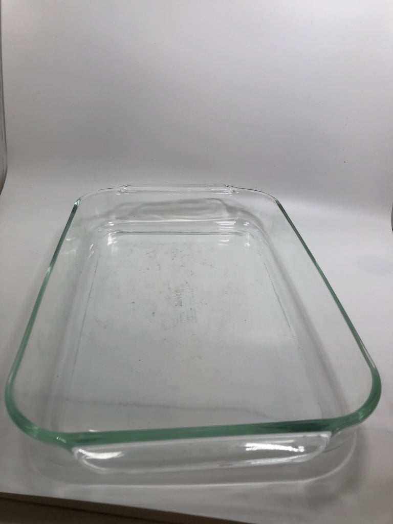 CLEAR PYREX BAKING DISH.