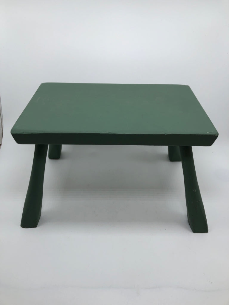SM WOODEN GREEN FOOT REST STOOL.